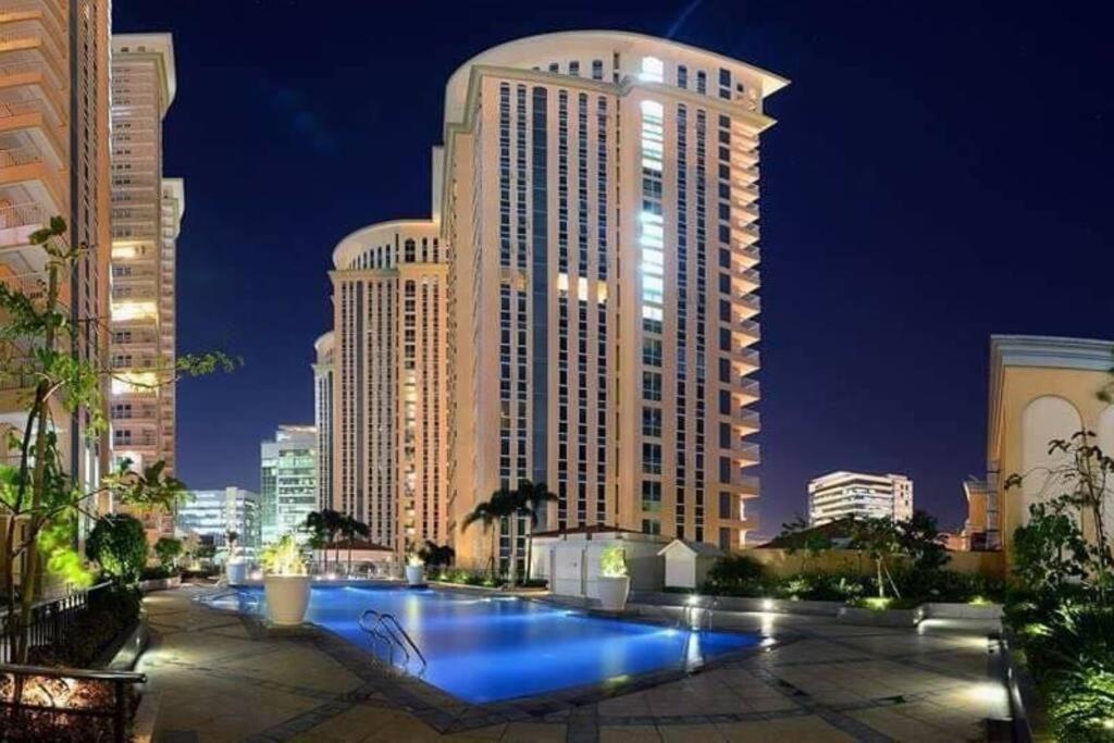 A2J Luxury 1Br Balcony Suite Near Venice Mall Bgc Манила Екстериор снимка