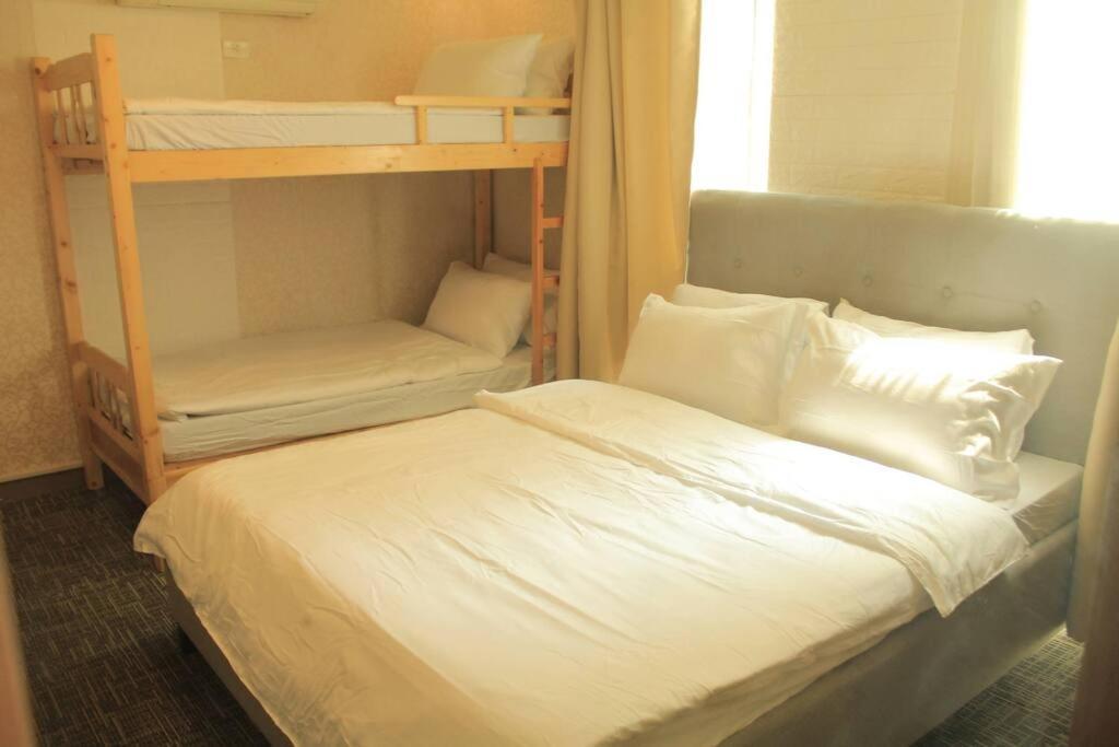 A2J Luxury 1Br Balcony Suite Near Venice Mall Bgc Манила Екстериор снимка