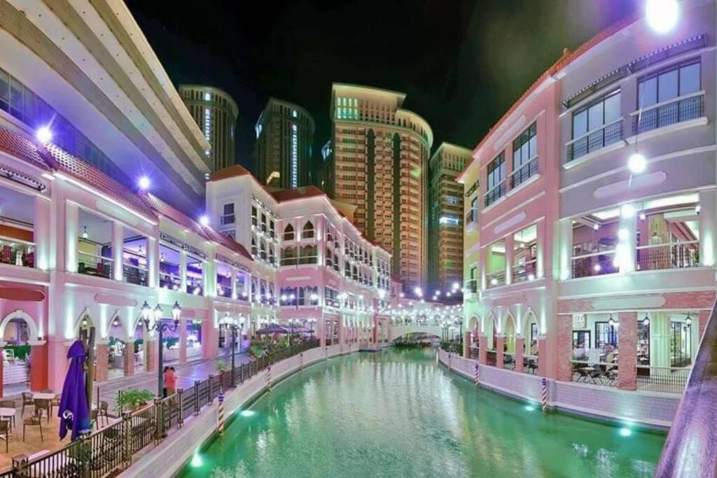 A2J Luxury 1Br Balcony Suite Near Venice Mall Bgc Манила Екстериор снимка