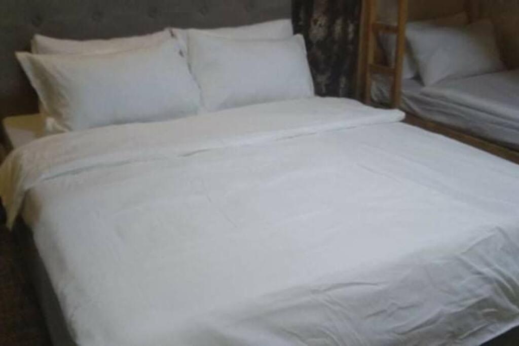 A2J Luxury 1Br Balcony Suite Near Venice Mall Bgc Манила Екстериор снимка