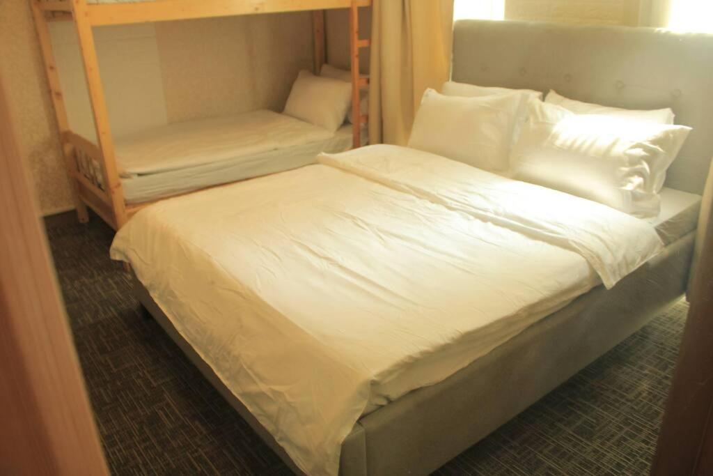 A2J Luxury 1Br Balcony Suite Near Venice Mall Bgc Манила Екстериор снимка