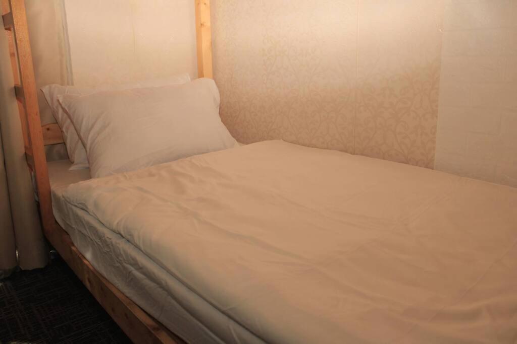A2J Luxury 1Br Balcony Suite Near Venice Mall Bgc Манила Екстериор снимка