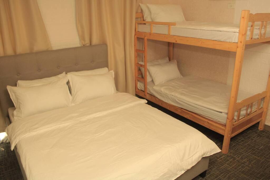 A2J Luxury 1Br Balcony Suite Near Venice Mall Bgc Манила Екстериор снимка
