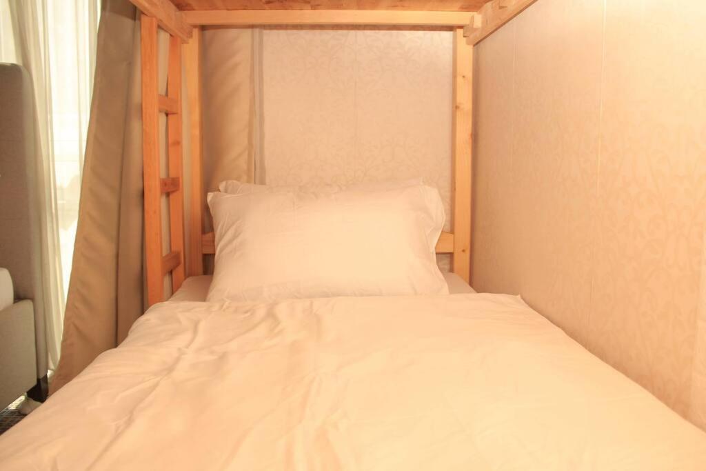 A2J Luxury 1Br Balcony Suite Near Venice Mall Bgc Манила Екстериор снимка
