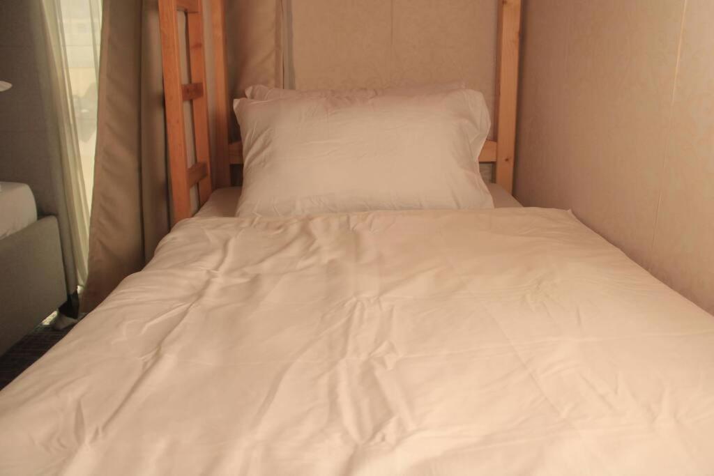 A2J Luxury 1Br Balcony Suite Near Venice Mall Bgc Манила Екстериор снимка
