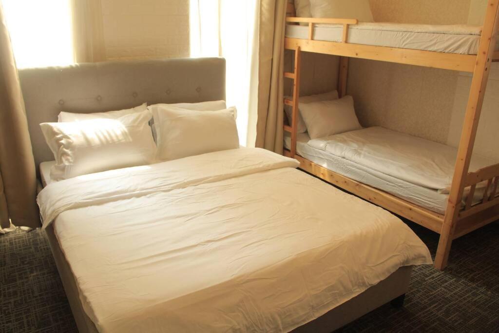 A2J Luxury 1Br Balcony Suite Near Venice Mall Bgc Манила Екстериор снимка