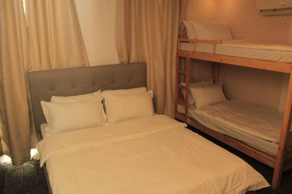 A2J Luxury 1Br Balcony Suite Near Venice Mall Bgc Манила Екстериор снимка