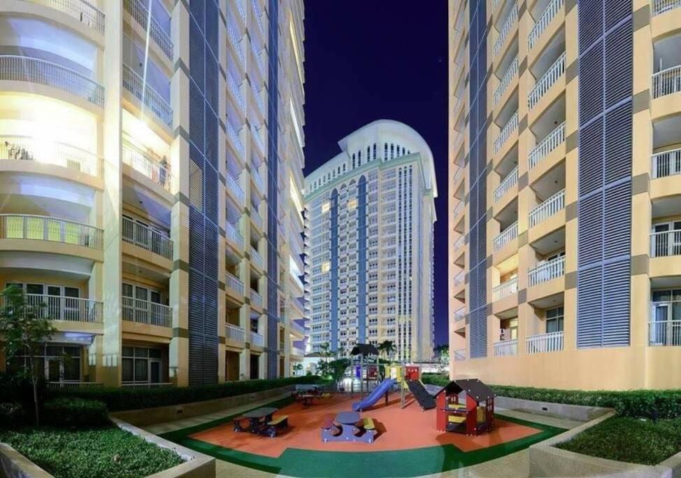 A2J Luxury 1Br Balcony Suite Near Venice Mall Bgc Манила Екстериор снимка