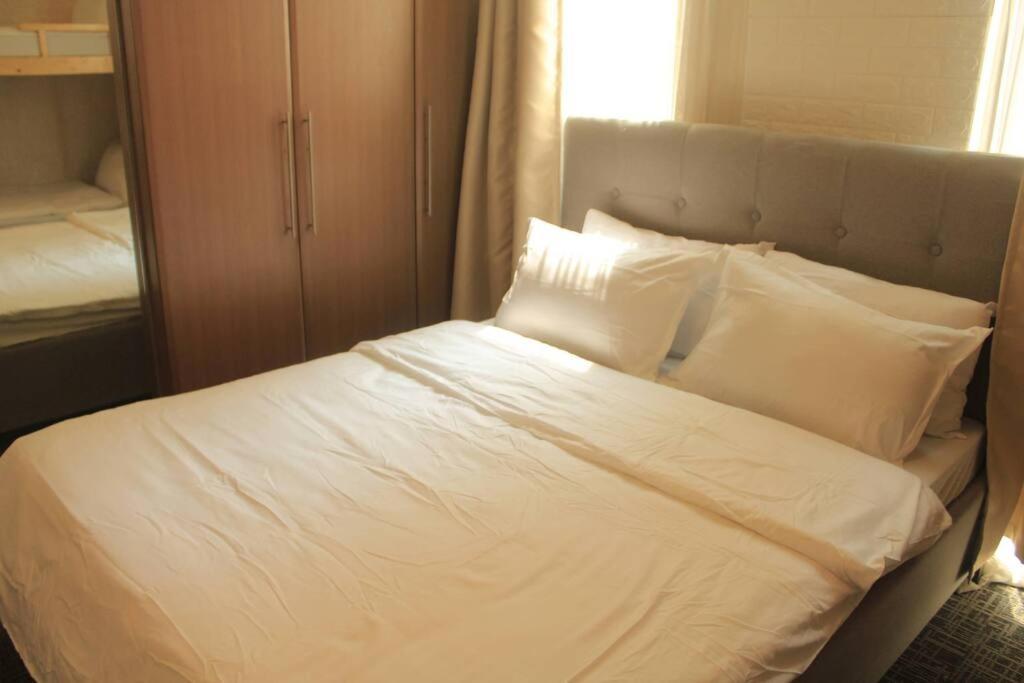 A2J Luxury 1Br Balcony Suite Near Venice Mall Bgc Манила Екстериор снимка