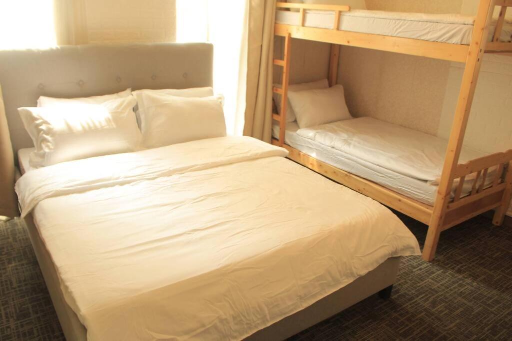 A2J Luxury 1Br Balcony Suite Near Venice Mall Bgc Манила Екстериор снимка